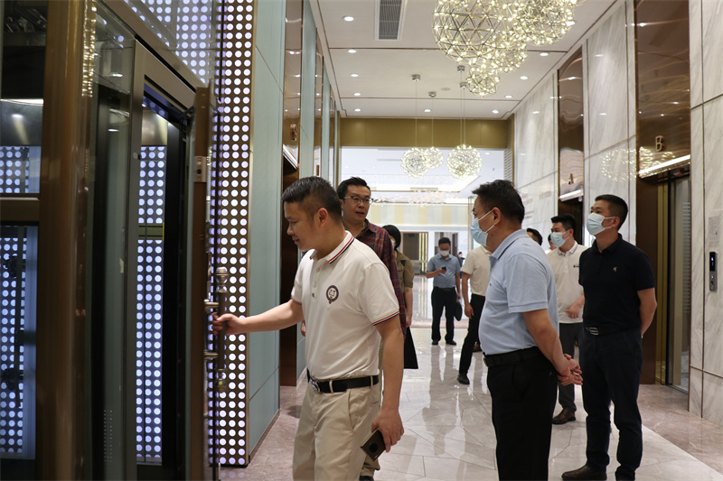 看了六層樓電梯價(jià)格表，業(yè)主馬上決定選擇辛格林電梯！